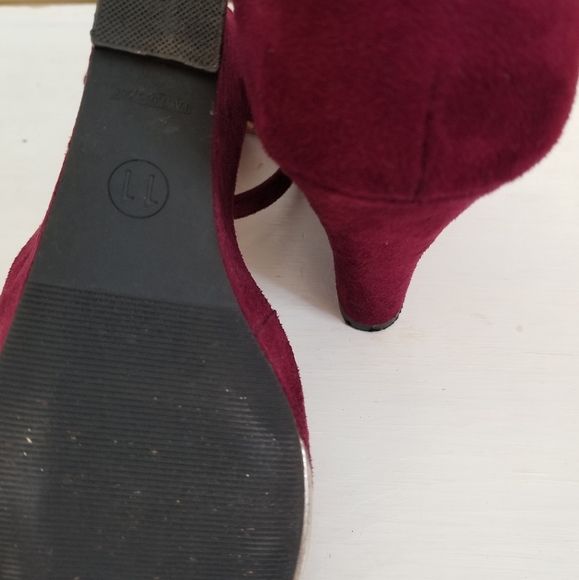 Burgandy Faux Suede Wedges Xhilaration - Picture 2 of 4
